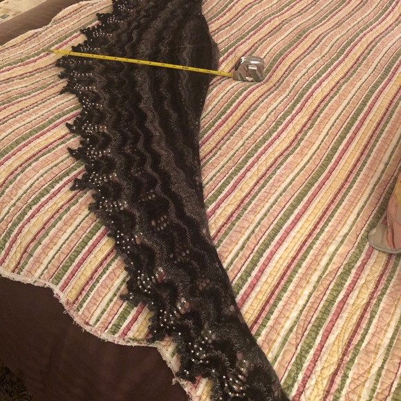 Hand knit shawl - Picture 5 of 6